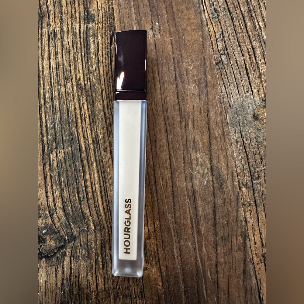 Hourglass Concealer Stick in Pale Beige